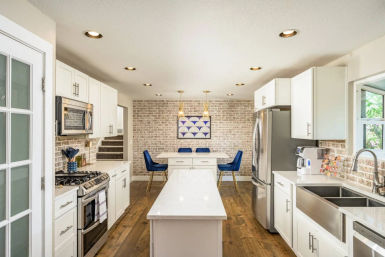 La Maison Bleue: Chic Rental with Pool, Sauna, Hot Tub & Karaoke Room image 7