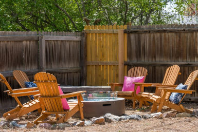 La Maison Bleue: Chic Rental with Pool, Sauna, Hot Tub & Karaoke Room image 33