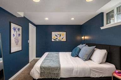 La Maison Bleue: Chic Rental with Pool, Sauna, Hot Tub & Karaoke Room image 20
