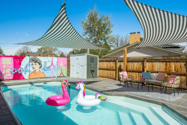 La Maison Bleue: Chic Rental with Pool, Sauna, Hot Tub & Karaoke Room image 29