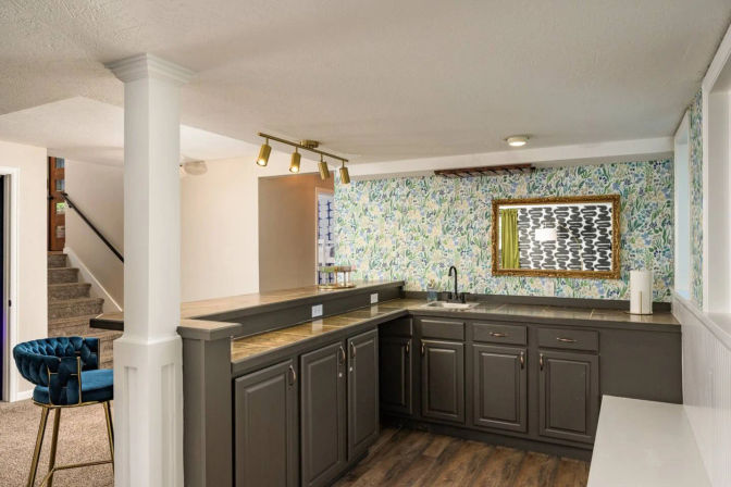 La Maison Bleue: Chic Rental with Pool, Sauna, Hot Tub & Karaoke Room image 18