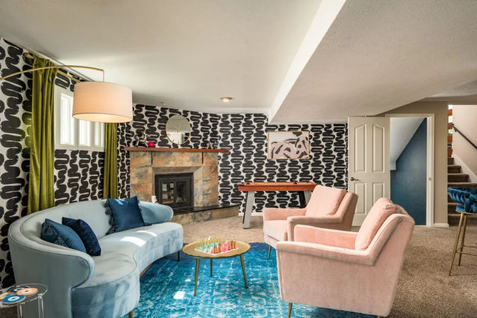 La Maison Bleue: Chic Rental with Pool, Sauna, Hot Tub & Karaoke Room image 11