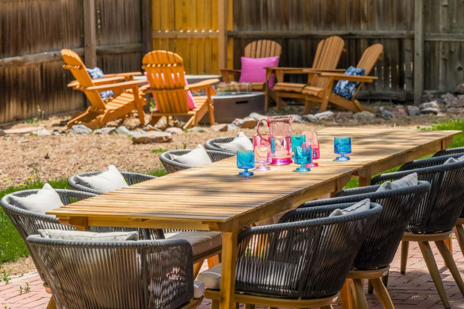La Maison Bleue: Chic Rental with Pool, Sauna, Hot Tub & Karaoke Room image 35