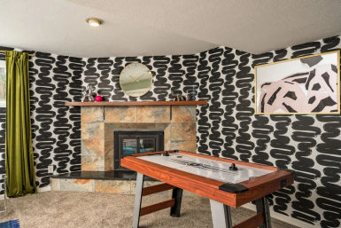 La Maison Bleue: Chic Rental with Pool, Sauna, Hot Tub & Karaoke Room image 13