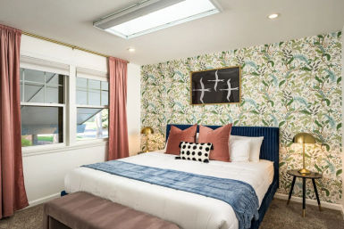 La Maison Bleue: Chic Rental with Pool, Sauna, Hot Tub & Karaoke Room image 24