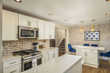 La Maison Bleue: Chic Rental with Pool, Sauna, Hot Tub & Karaoke Room image 9