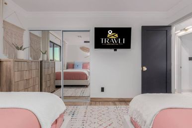 The Kensington: Luxe Scottsdale Retreat with Pool & Outdoor Fireplace Lounge image 27