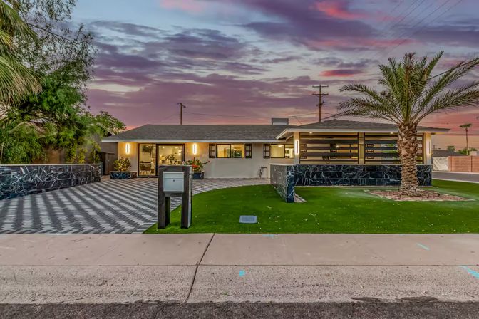 The Kensington: Luxe Scottsdale Retreat with Pool & Outdoor Fireplace Lounge image 54