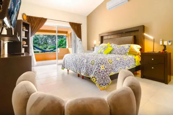 Perfect Stay: Newly Renovated 4 BR Villa in Puerto Aventuras image 16