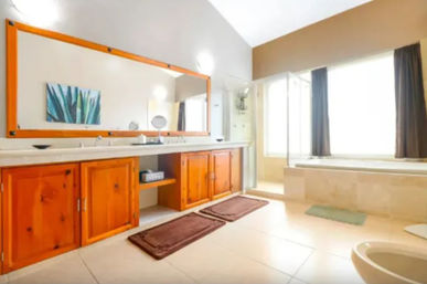 Perfect Stay: Newly Renovated 4 BR Villa in Puerto Aventuras image 17