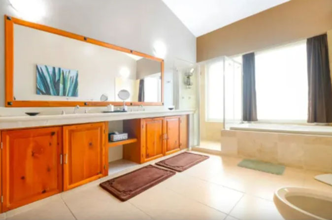 Perfect Stay: Newly Renovated 4 BR Villa in Puerto Aventuras image 17