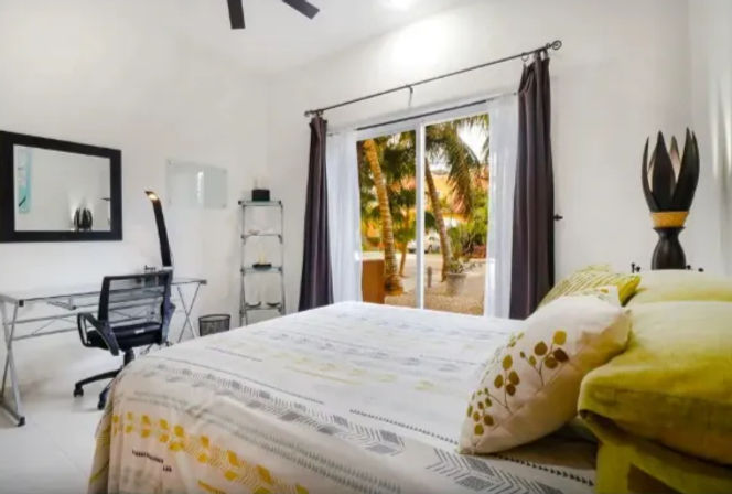 Perfect Stay: Newly Renovated 4 BR Villa in Puerto Aventuras image 13