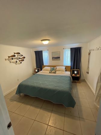 Coastal Comfort Virginia Beach: Steps to the Beach & Boardwalk image 5