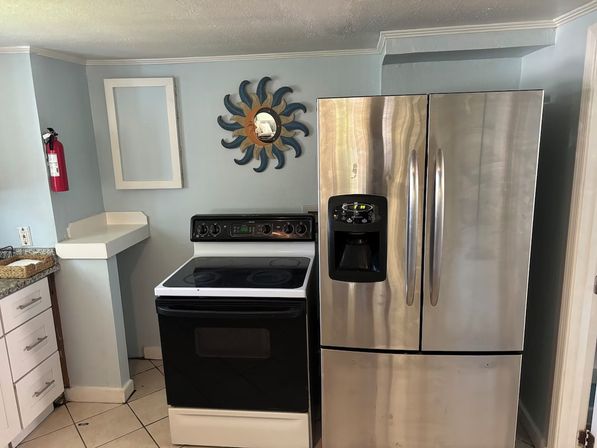 Coastal Comfort Virginia Beach: Steps to the Beach & Boardwalk image 6