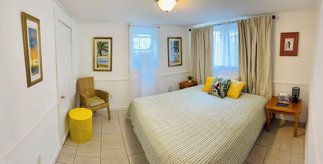 Coastal Comfort Virginia Beach: Steps to the Beach & Boardwalk image 4