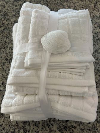 Coastal Comfort Virginia Beach: Steps to the Beach & Boardwalk image 9