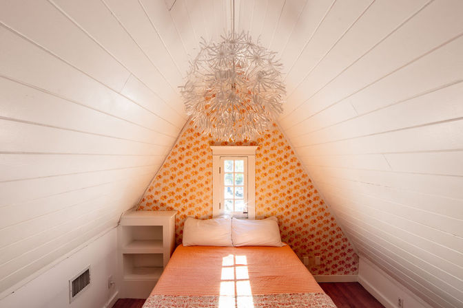 Charming 4 BR English Cottage in Hollywood Dell image 17