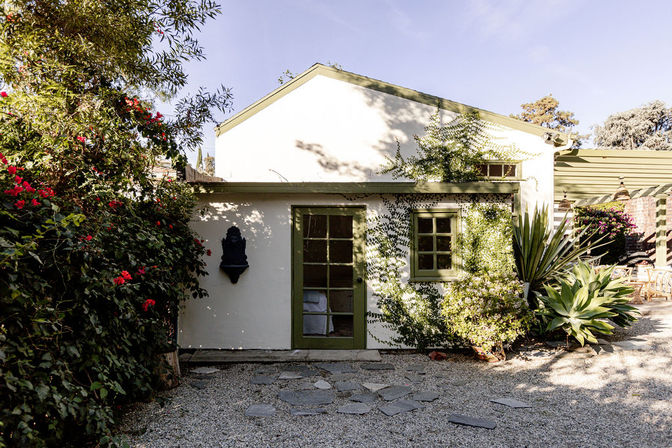 Charming 4 BR English Cottage in Hollywood Dell image 12