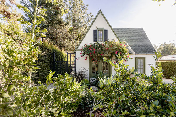 Charming 4 BR English Cottage in Hollywood Dell image 2
