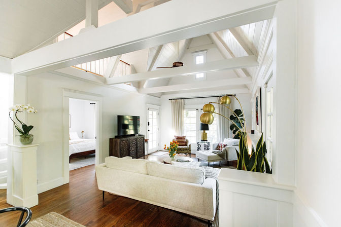 Charming 4 BR English Cottage in Hollywood Dell image 8