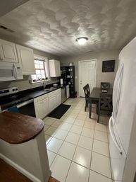 The Beachwood 3 BR Retreat: Steps to the Beach, Restaurants & Nightlife image 2