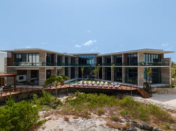 Villa Tulkal: Exquisite Retreat within the Hilton Conrad Complex image 26