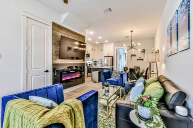 Luxe Duplex Resort with a Mega Hot Tub near NRG Stadium image 7