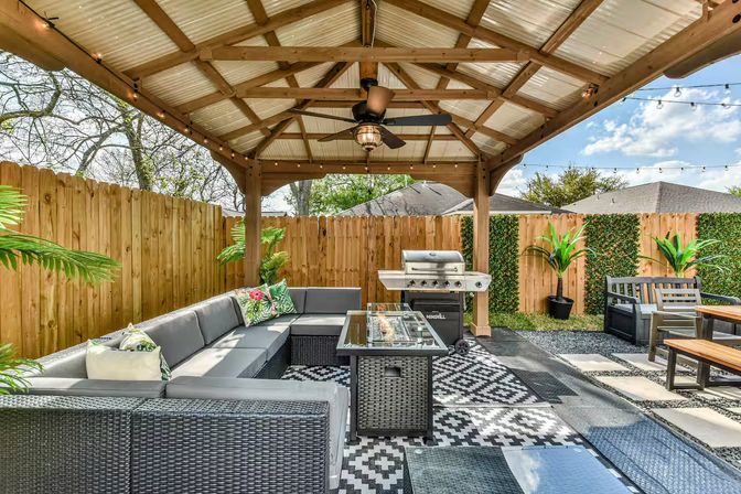 Luxe Duplex Resort with a Mega Hot Tub near NRG Stadium image 58