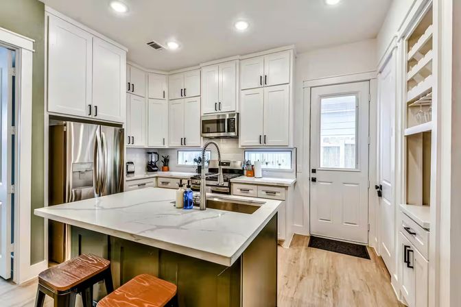 Luxe Duplex Resort with a Mega Hot Tub near NRG Stadium image 25