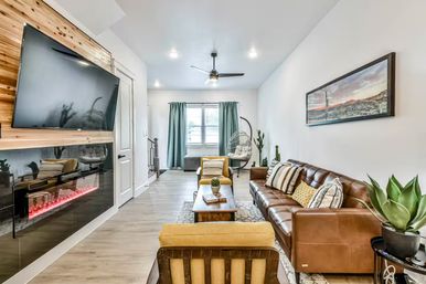 Luxe Duplex Resort with a Mega Hot Tub near NRG Stadium image 11