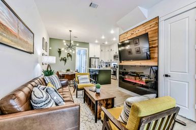 Luxe Duplex Resort with a Mega Hot Tub near NRG Stadium image 15