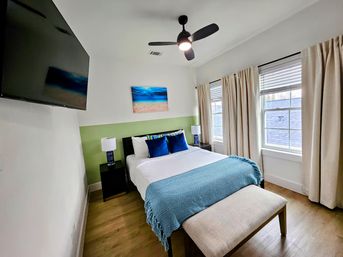 Luxe Duplex Resort with a Mega Hot Tub near NRG Stadium image 39