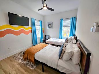 Luxe Duplex Resort with a Mega Hot Tub near NRG Stadium image 38