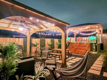 Luxe Duplex Resort with a Mega Hot Tub near NRG Stadium image 59