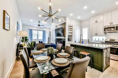 Luxe Duplex Resort with a Mega Hot Tub near NRG Stadium image 16