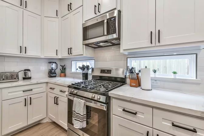 Luxe Duplex Resort with a Mega Hot Tub near NRG Stadium image 23
