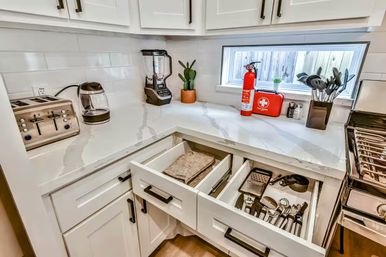 Luxe Duplex Resort with a Mega Hot Tub near NRG Stadium image 27