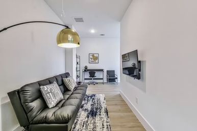 Luxe Duplex Resort with a Mega Hot Tub near NRG Stadium image 8