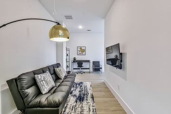 Luxe Duplex Resort with a Mega Hot Tub near NRG Stadium image 8