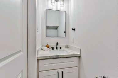 Luxe Duplex Resort with a Mega Hot Tub near NRG Stadium image 63