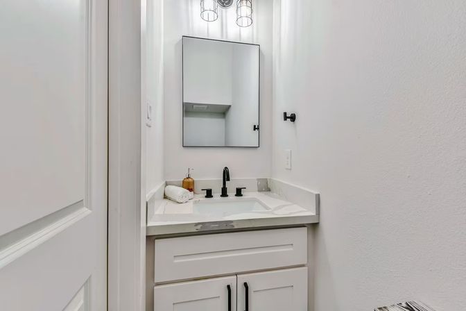 Luxe Duplex Resort with a Mega Hot Tub near NRG Stadium image 63