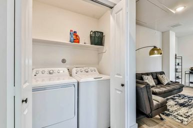 Luxe Duplex Resort with a Mega Hot Tub near NRG Stadium image 56