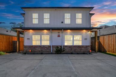 Luxe Duplex Resort with a Mega Hot Tub near NRG Stadium image 55