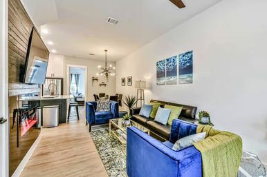 Luxe Duplex Resort with a Mega Hot Tub near NRG Stadium image 14