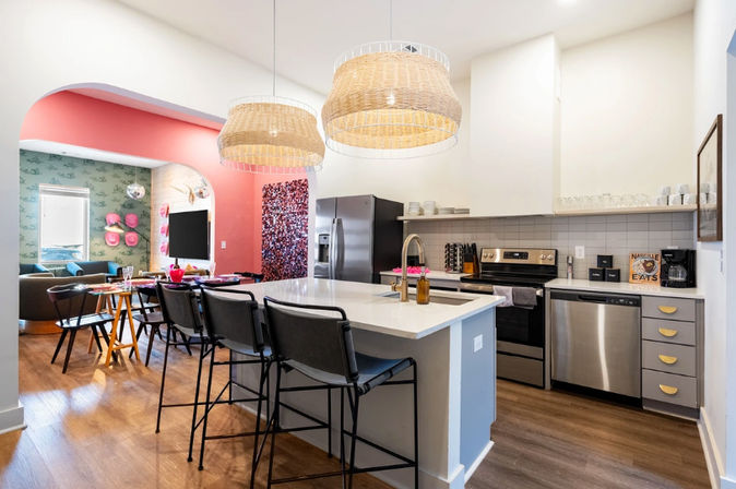 The Outrider by AvantStay: Ultimate Bachelorette Retreat Near Broadway (Sleeps 24) image 4
