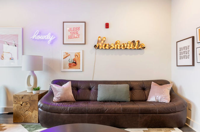 The Outrider by AvantStay: Ultimate Bachelorette Retreat Near Broadway (Sleeps 24) image 6