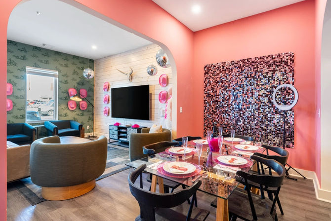 The Outrider by AvantStay: Ultimate Bachelorette Retreat Near Broadway (Sleeps 24) image 1