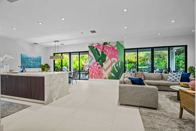 Insta-Worthy 5 BR with Heated Pool: 5 Minutes to Las Olas image 31