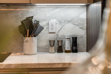 Insta-Worthy 5 BR with Heated Pool: 5 Minutes to Las Olas image 40
