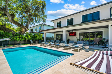 Insta-Worthy 5 BR with Heated Pool: 5 Minutes to Las Olas image 5